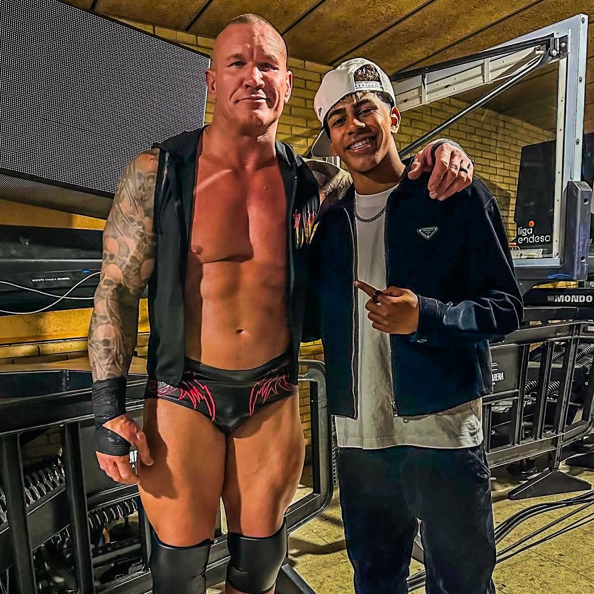 小心RKO!亞馬爾現場觀戰WWE,和奧爾頓、Triple H等合影