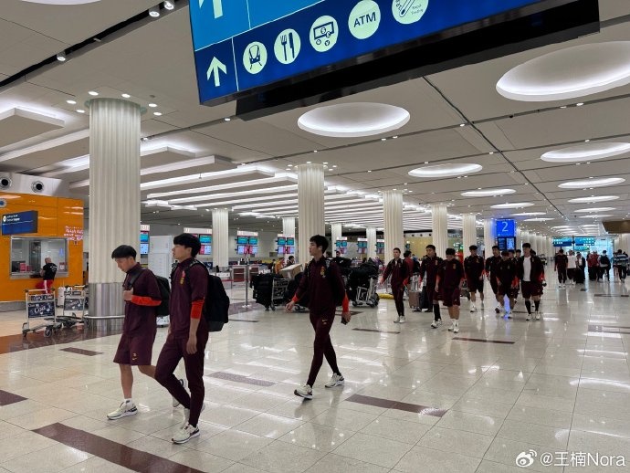 進入客戰沙特最后沖刺!國足離開迪拜,乘坐班機前往利雅得