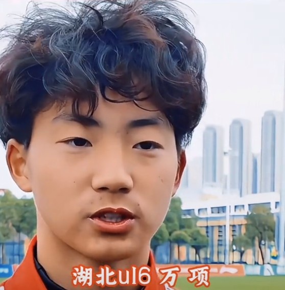 萬項談全運會吊射破門:發現門將站位不是很好,就很自信的射門