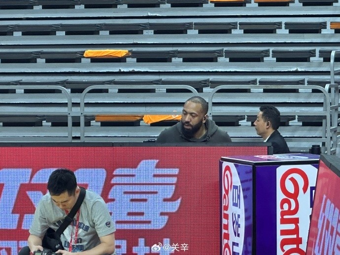 今晚不打?廣東主場迎戰廣廈 吉倫沃特一身便裝現身球館