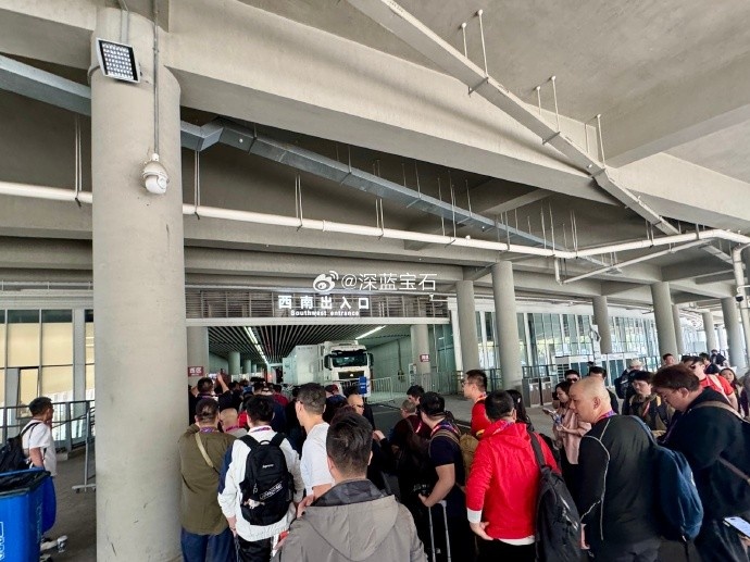 盛況空前!記者曬照:距離中澳之戰還有三小時,現場記者已超百名