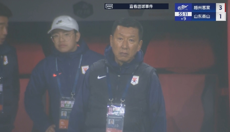 半場1-3落后遞補隊!場邊的崔康熙表情焦急