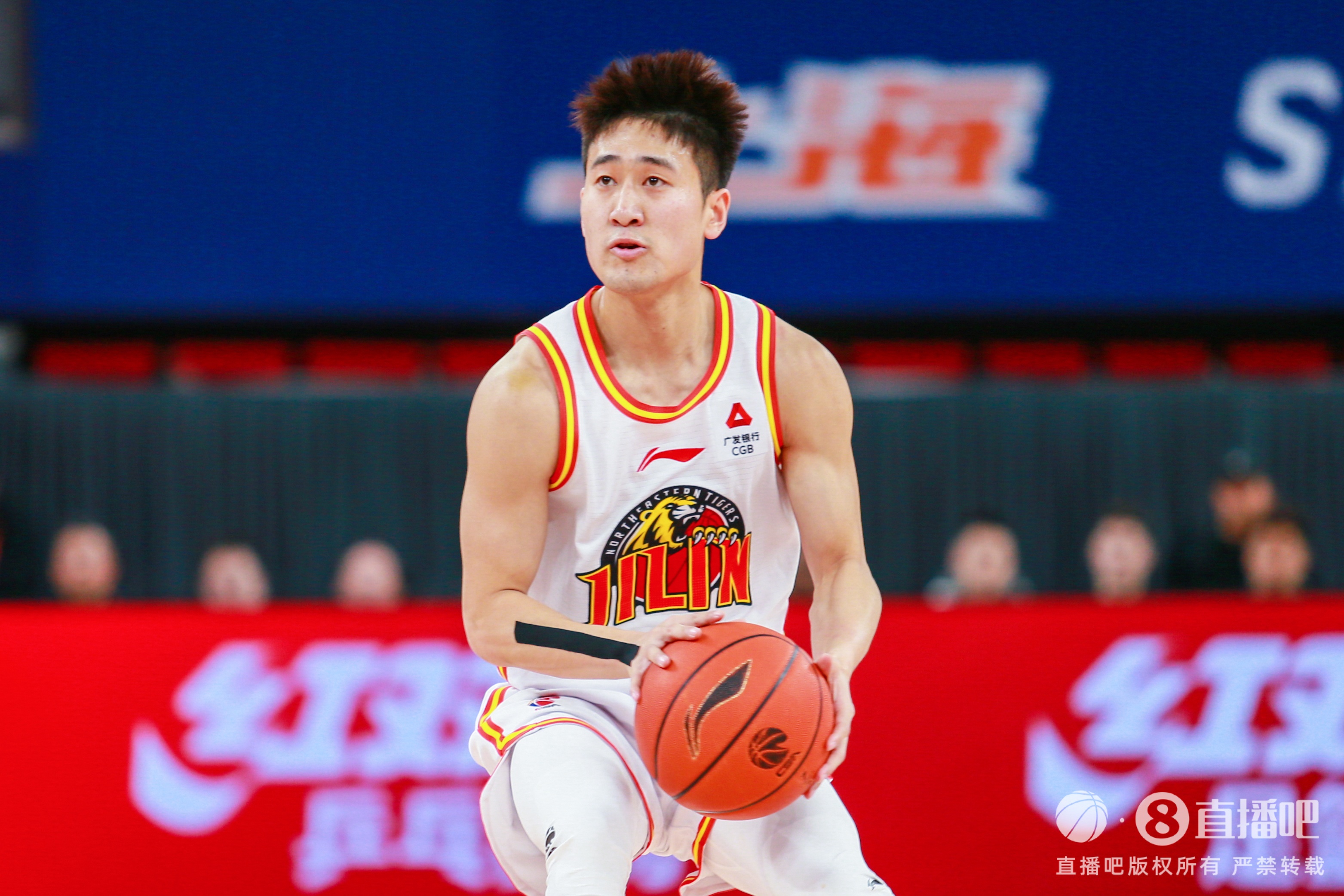 效率不高!姜偉澤13中5拿到14分 三分9中2