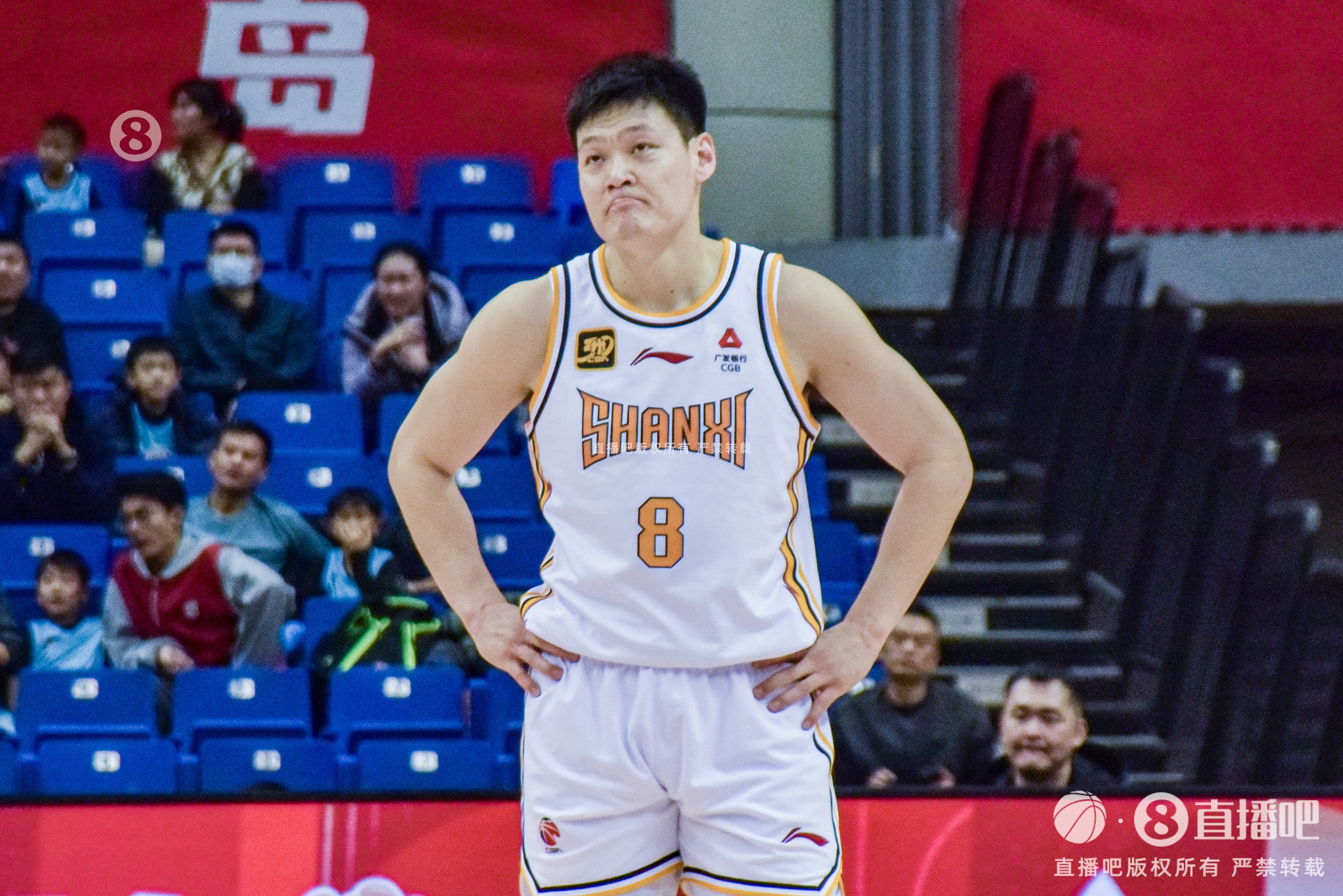 表現(xiàn)平平!張寧11中4拿到11分3板4助&三分8中2 有5犯規(guī)