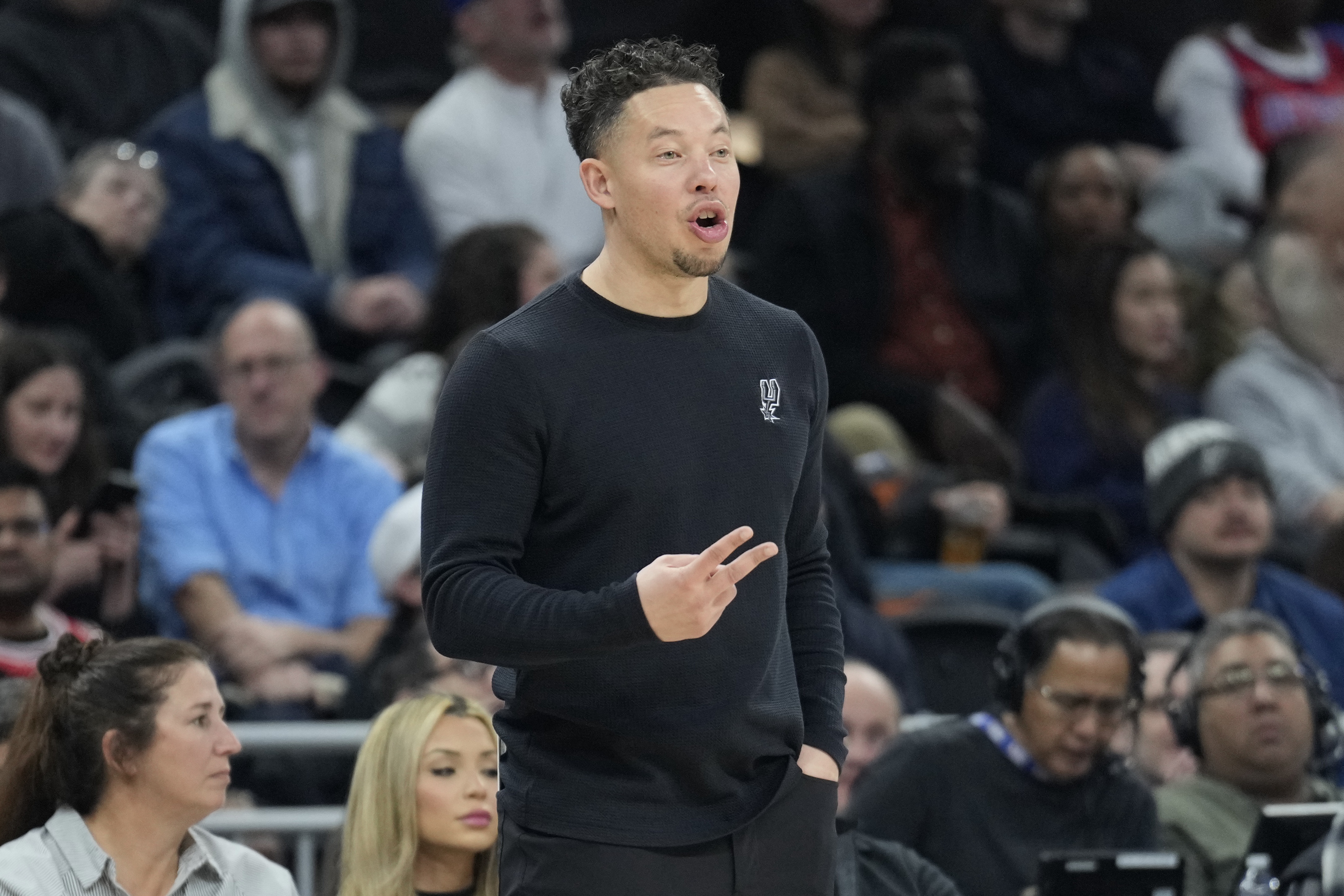 第四節37-25!米奇-約翰遜:末節球隊的回應很棒 大家為彼此而戰