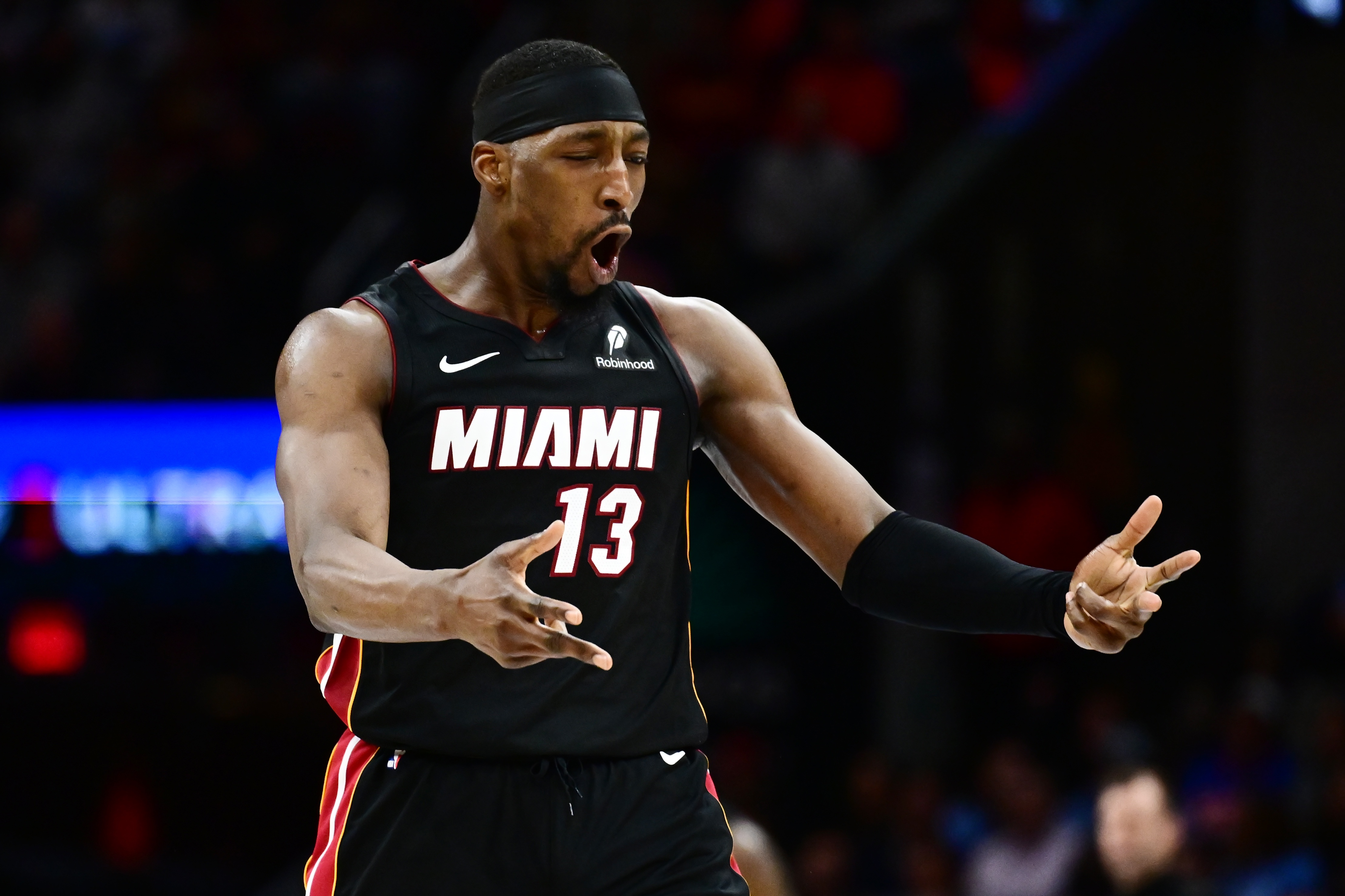 NBA官方: 阿德巴約與裁判不當接觸并使用侮辱性語言被罰五萬美元