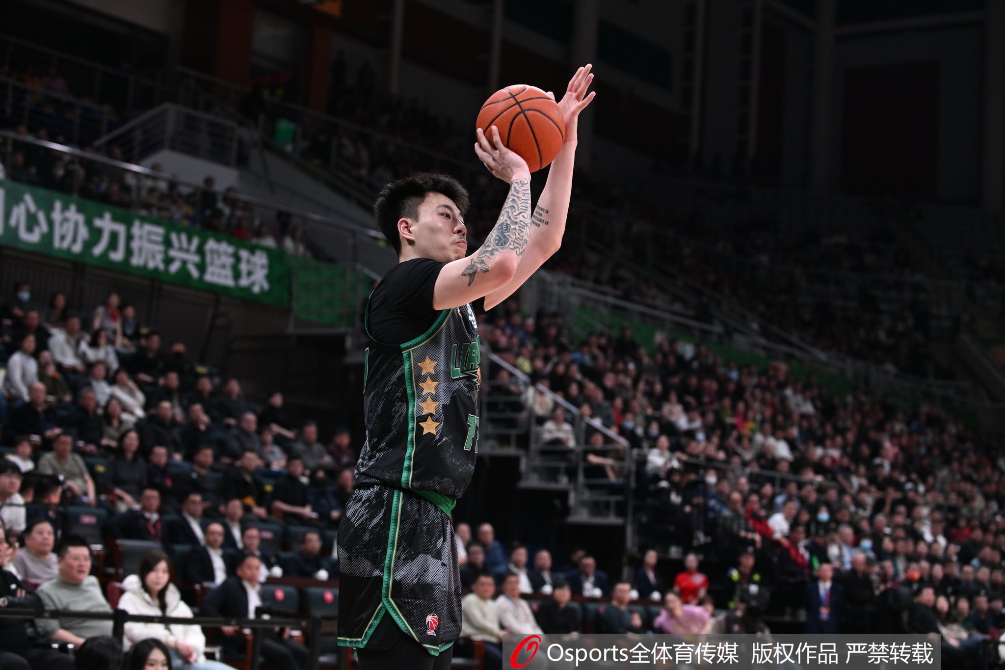 雙星閃耀!張鎮麟&韓德君半場合計12中8 合砍21分9籃板2助攻2搶斷